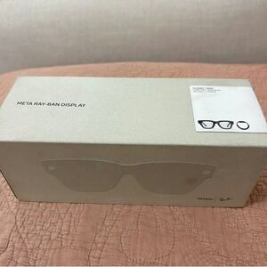 Ray-Ban Meta Beige Meta Display Box